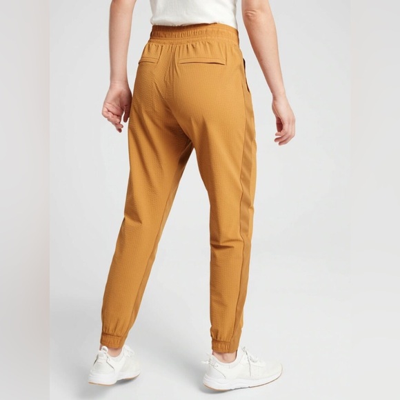 Athleta Women’s Sz 4 Textured‎ Brooklyn Jogger Casual Travel Pull On Pants - Picture 1 of 14